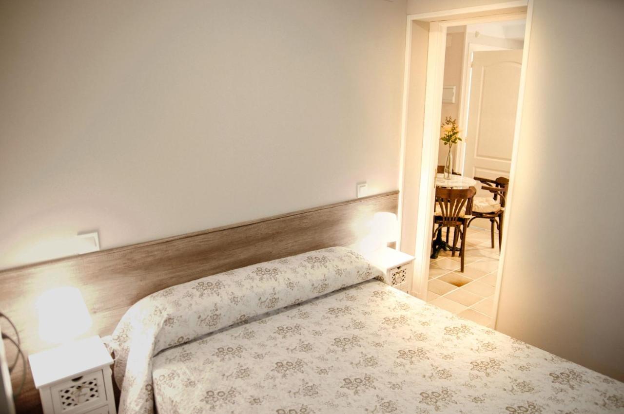 Apartamentos Individuales Con Piscina ガラパガル エクステリア 写真